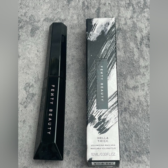 Fenty Mascara - Picture 1 of 3